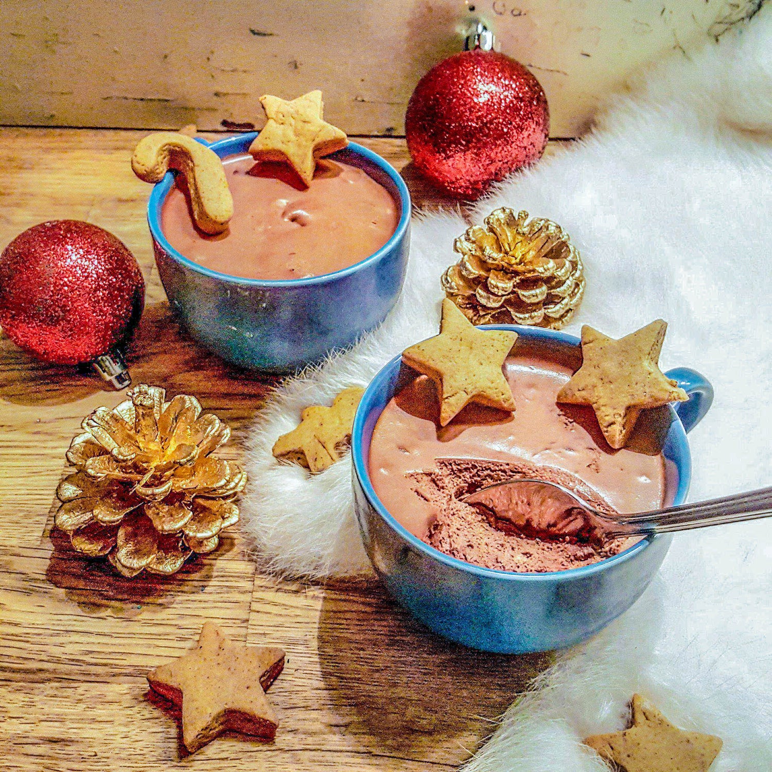 Mousse au chocolat Avanaa et biscuits au pain d'épices et à la banane