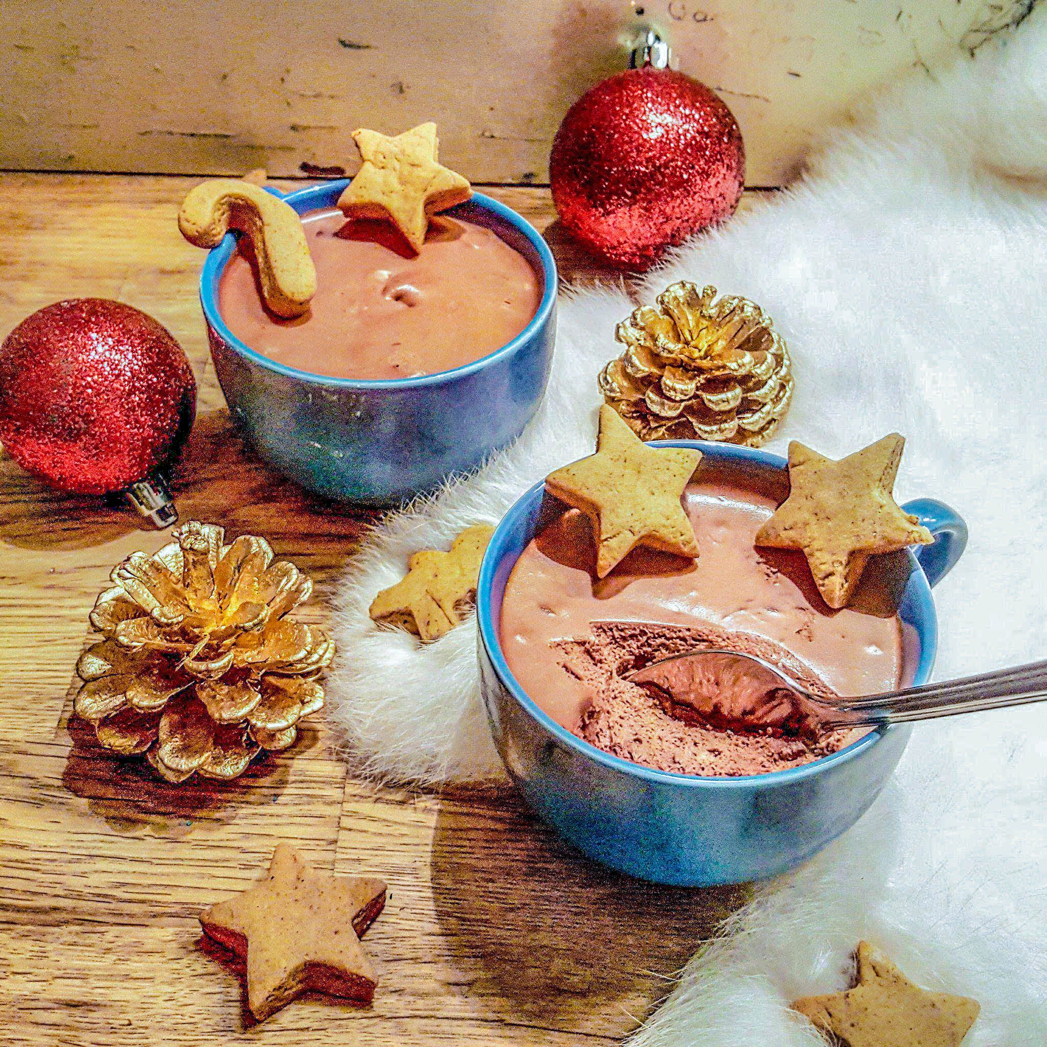 Mousse au chocolat Avanaa et biscuits au pain d'épices et à la banane