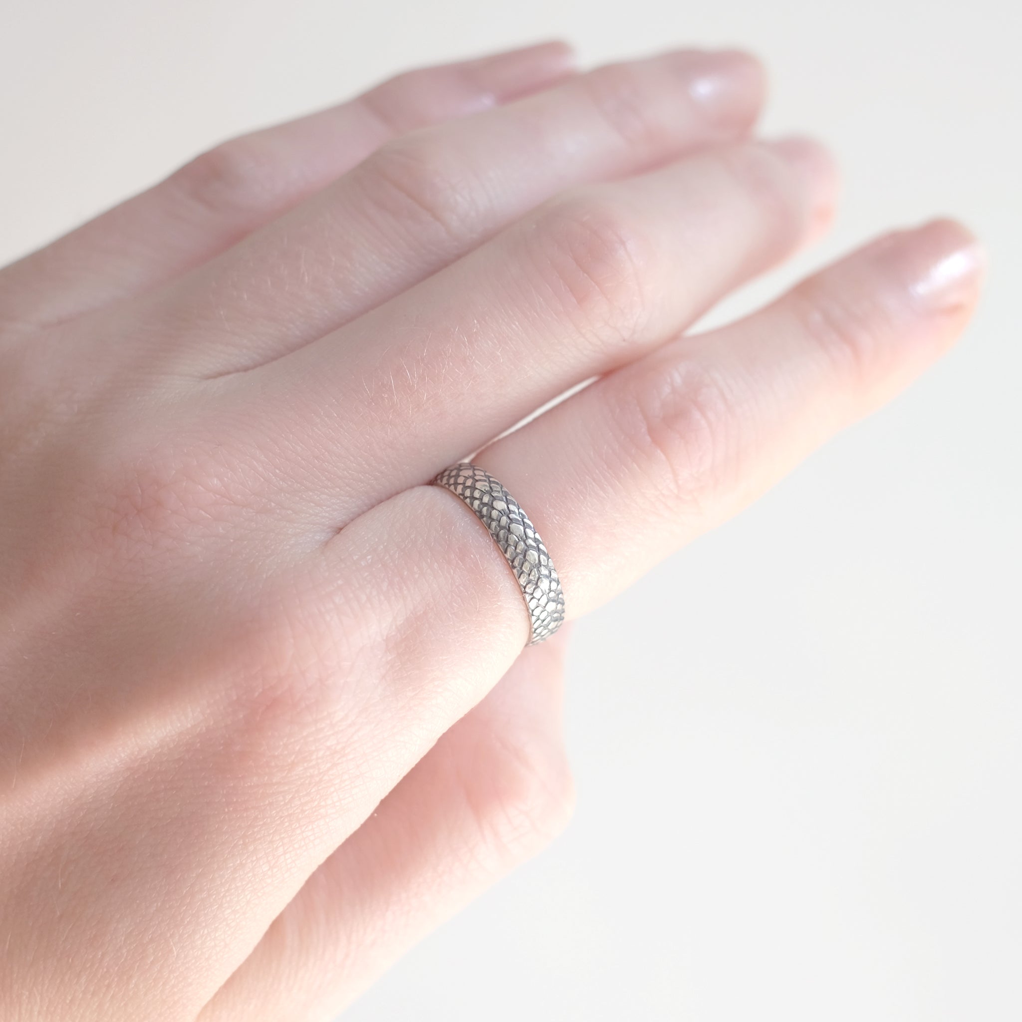 Bague Écailles de Dragon – Argent Sterling