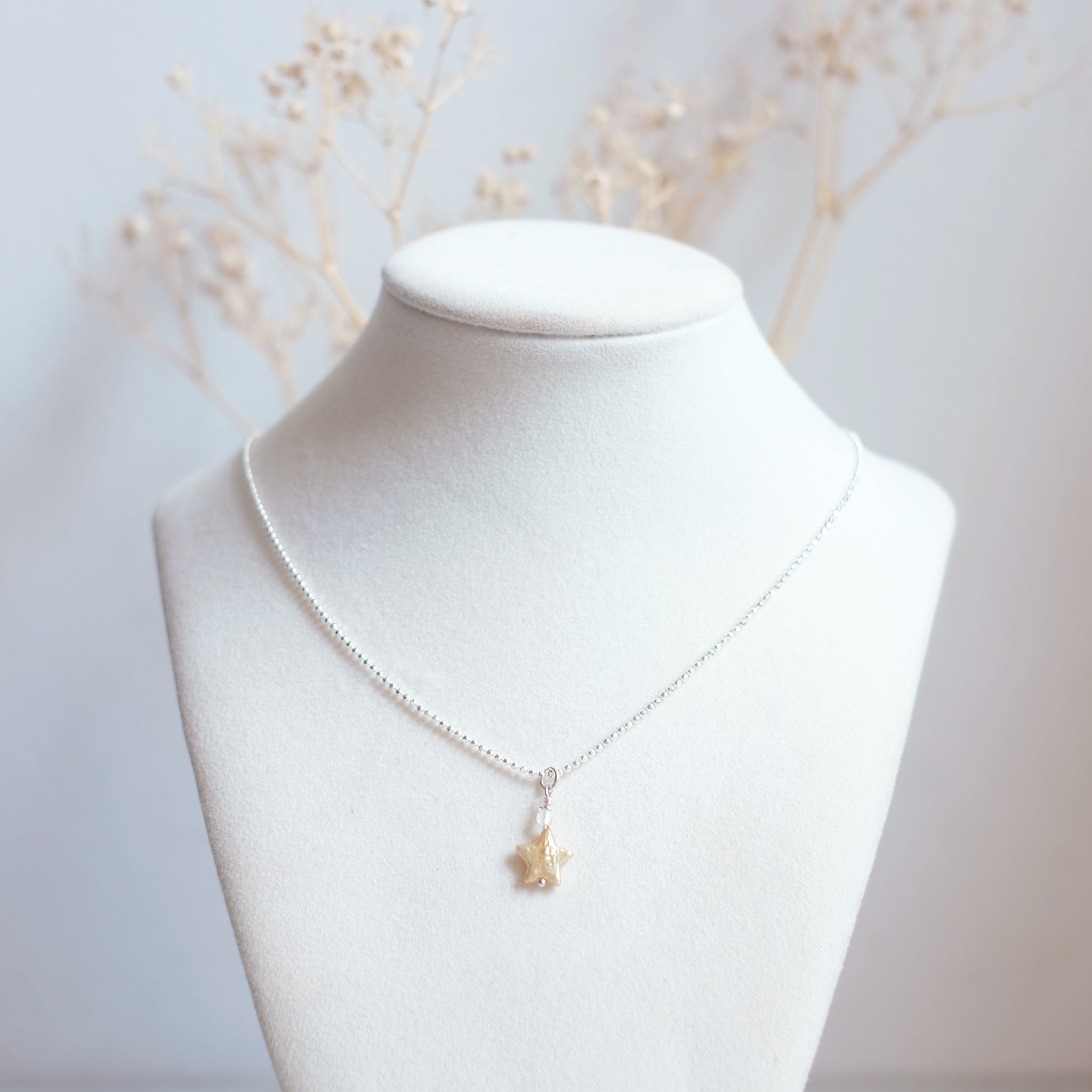 Collier étoile de nacre, version jaune