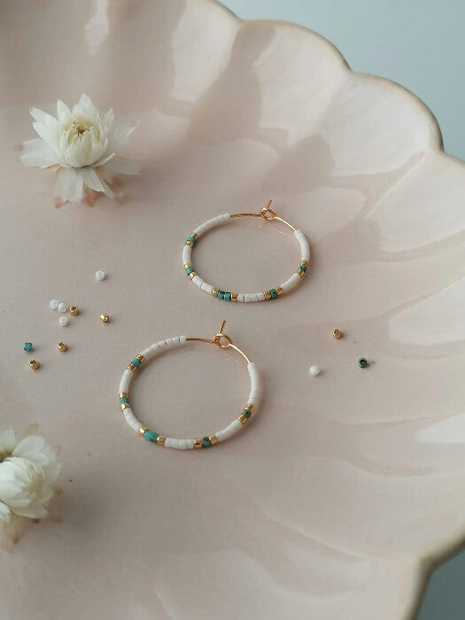 Créoles artisanales bleu Picasso | Perles de verre & acier inox | Style bohème chic