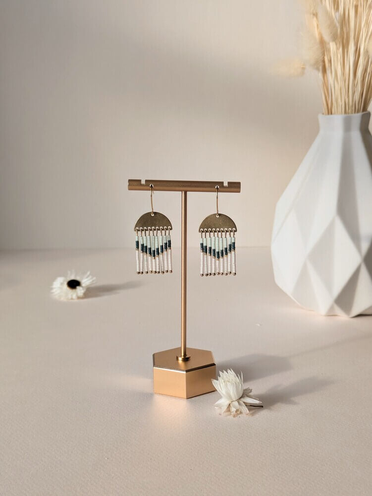 Boucles d'oreilles pendantes | Demi-lune laiton & perles Miyuki