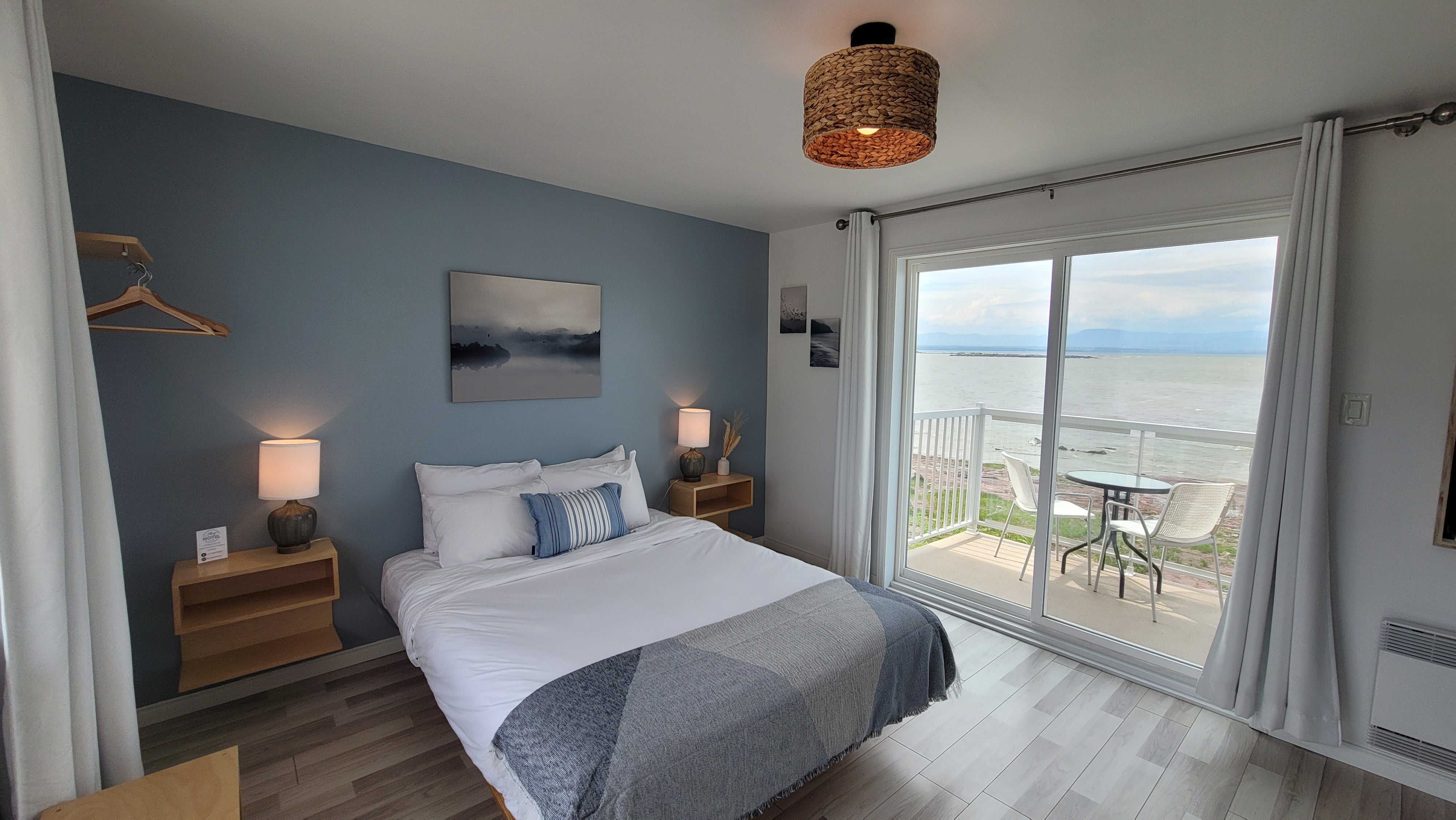 Two nights by the river for 2 people - La Plage Motel