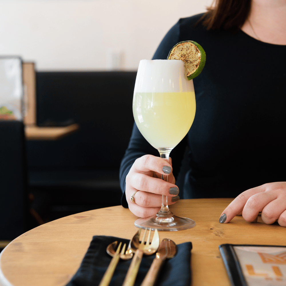 PLaisir pour deux-Entrée, plat principal et une bouteille de vin pour 2 personnes - Resto-Bar Lima