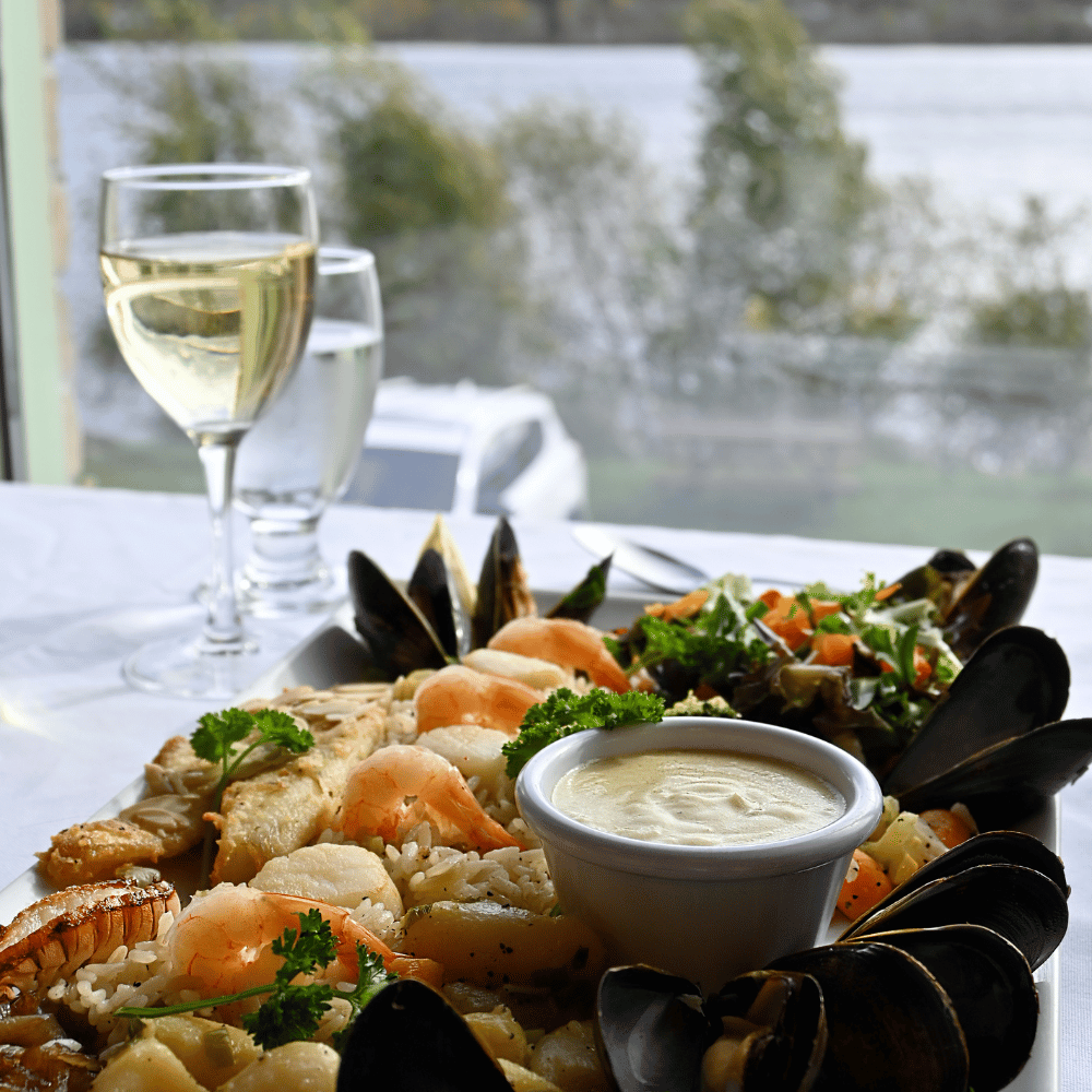 Table d'hôte et verre de vin pour 2 personnes - Ermitage Saint-Antoine