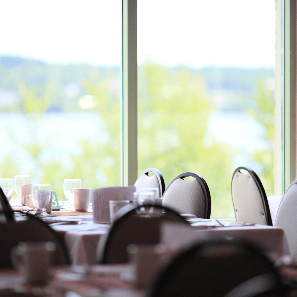 Table d'hôte et verre de vin pour 2 personnes - Ermitage Saint-Antoine