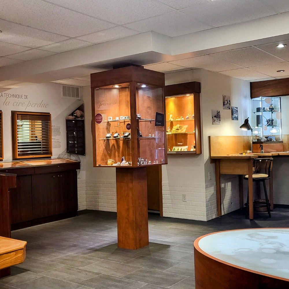 Visit to an art jewelry store for 2 people - Le Forgeron d'Or