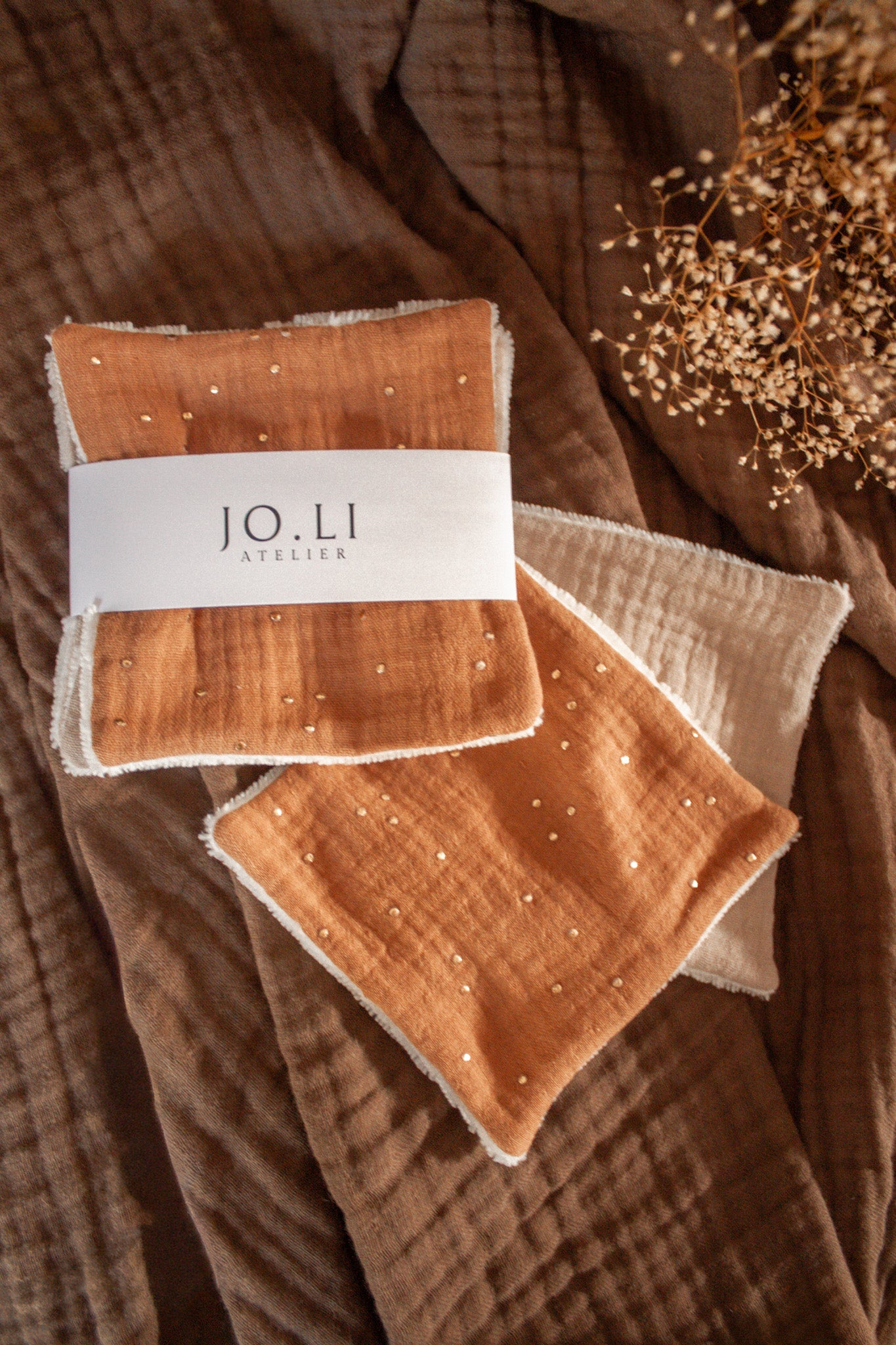 Set of 3 reusable make-up remover pads