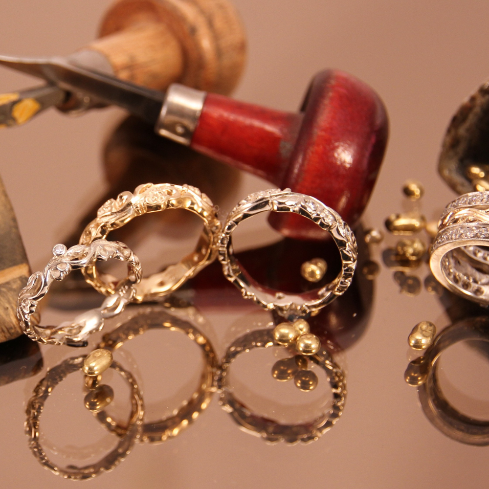 Visit to an art jewelry store for 2 people - Le Forgeron d'Or