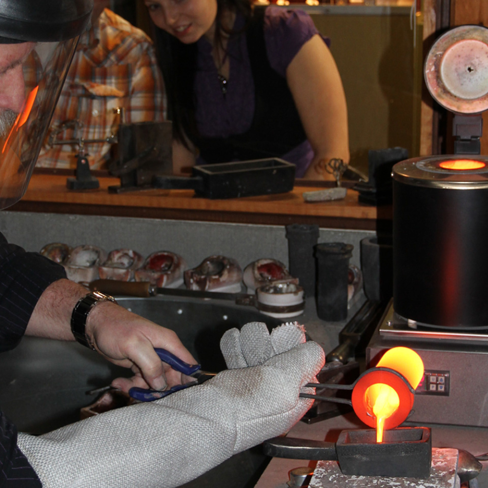 Visit to an art jewelry store for 2 people - Le Forgeron d'Or