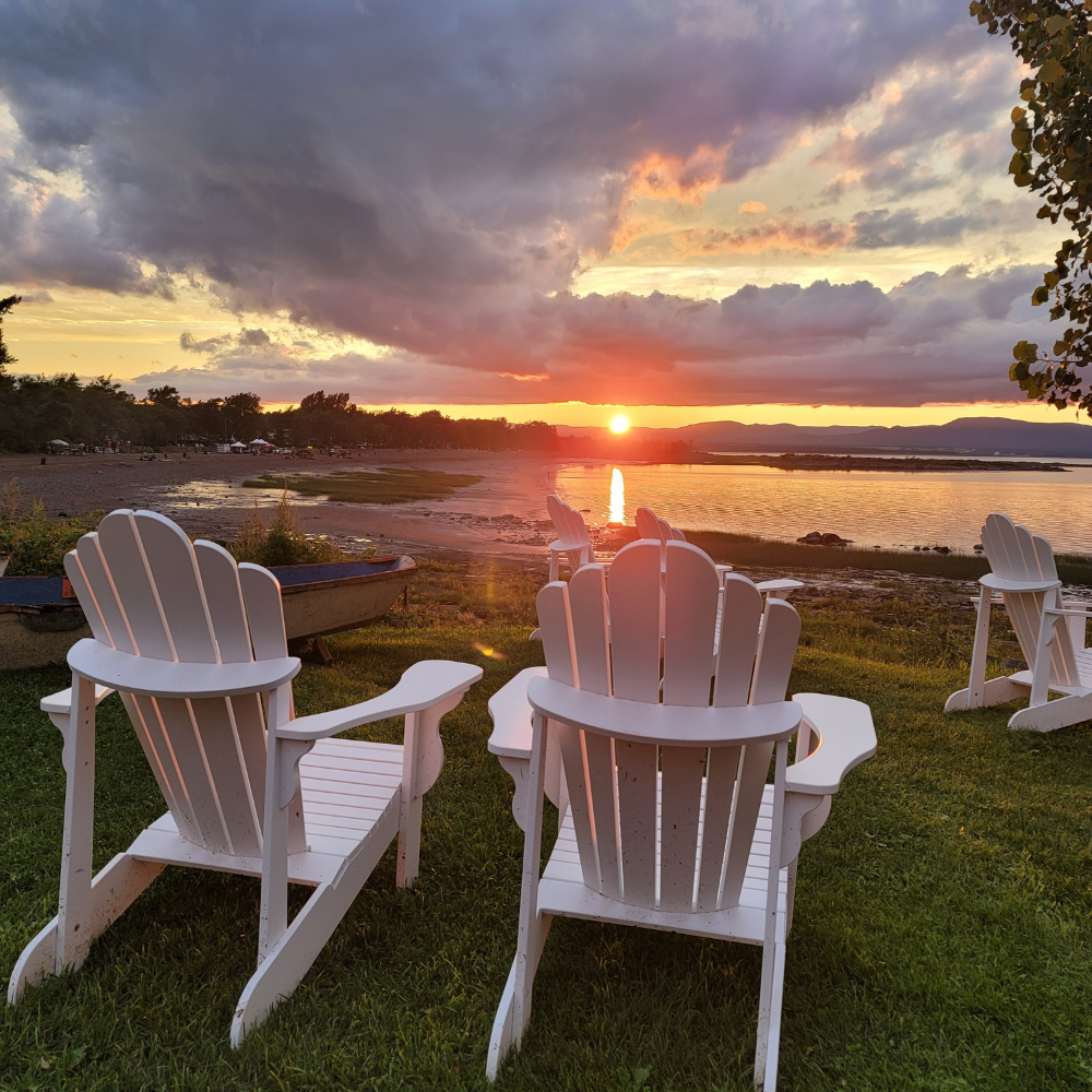 Overnight stay and a drink for 2 people - La Plage Motel
