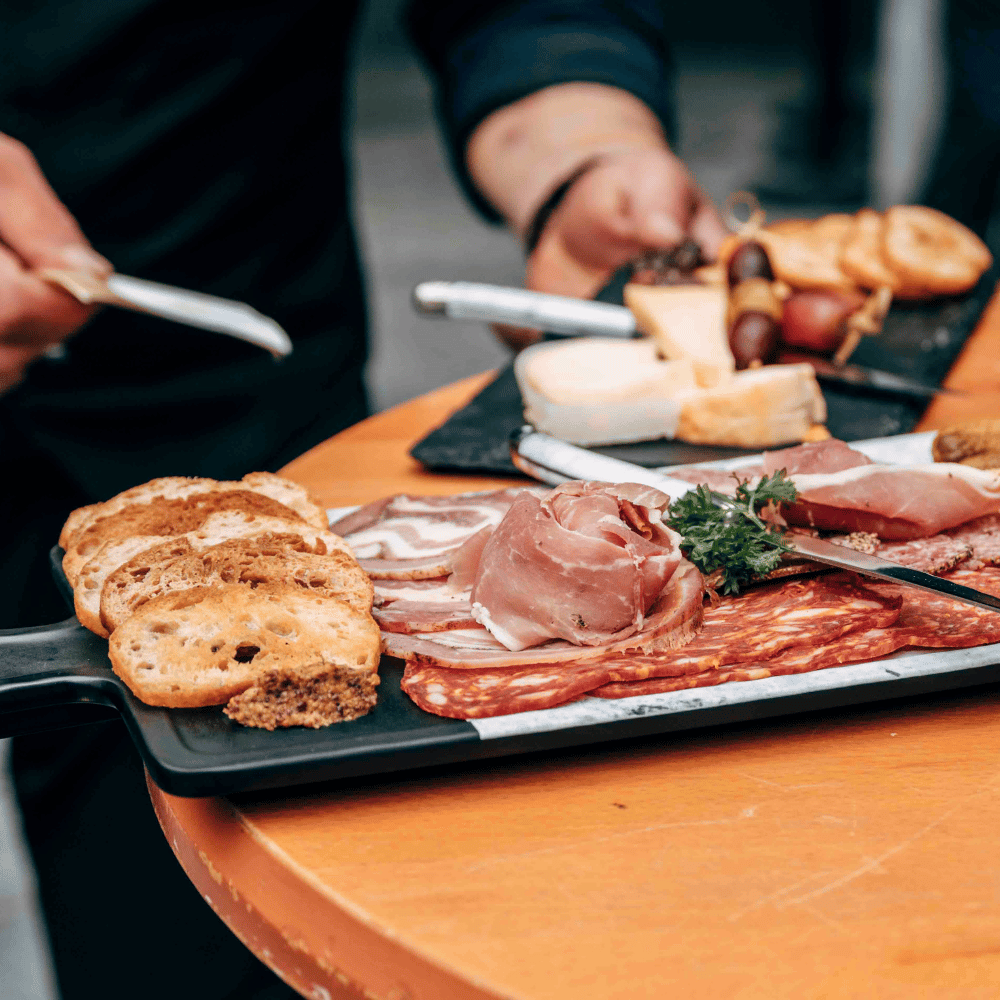 Tapas and aperitif for 2 people - Le Balcon Cabaret Chic