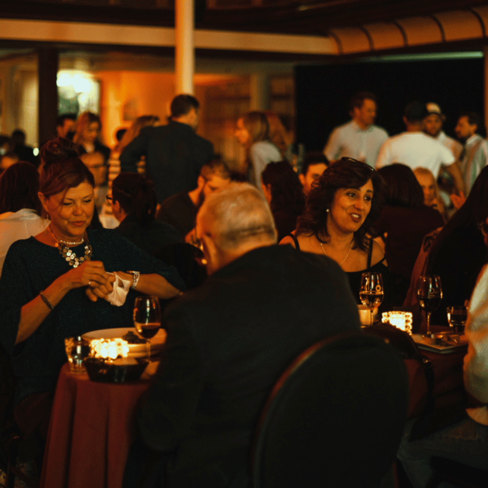 Show and table d'hôte for 2 people - Le Balcon Cabaret Chic