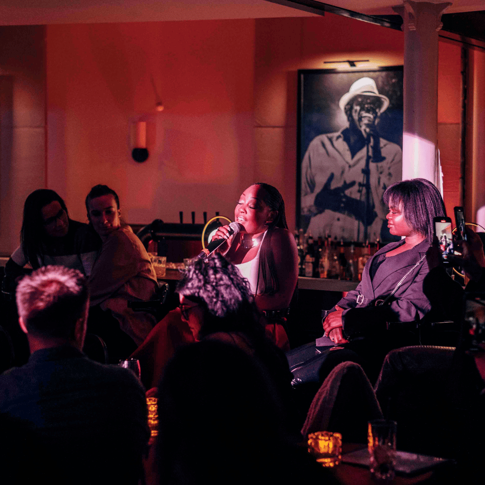 Dinner show for 2 people - Le Balcon Cabaret Chic