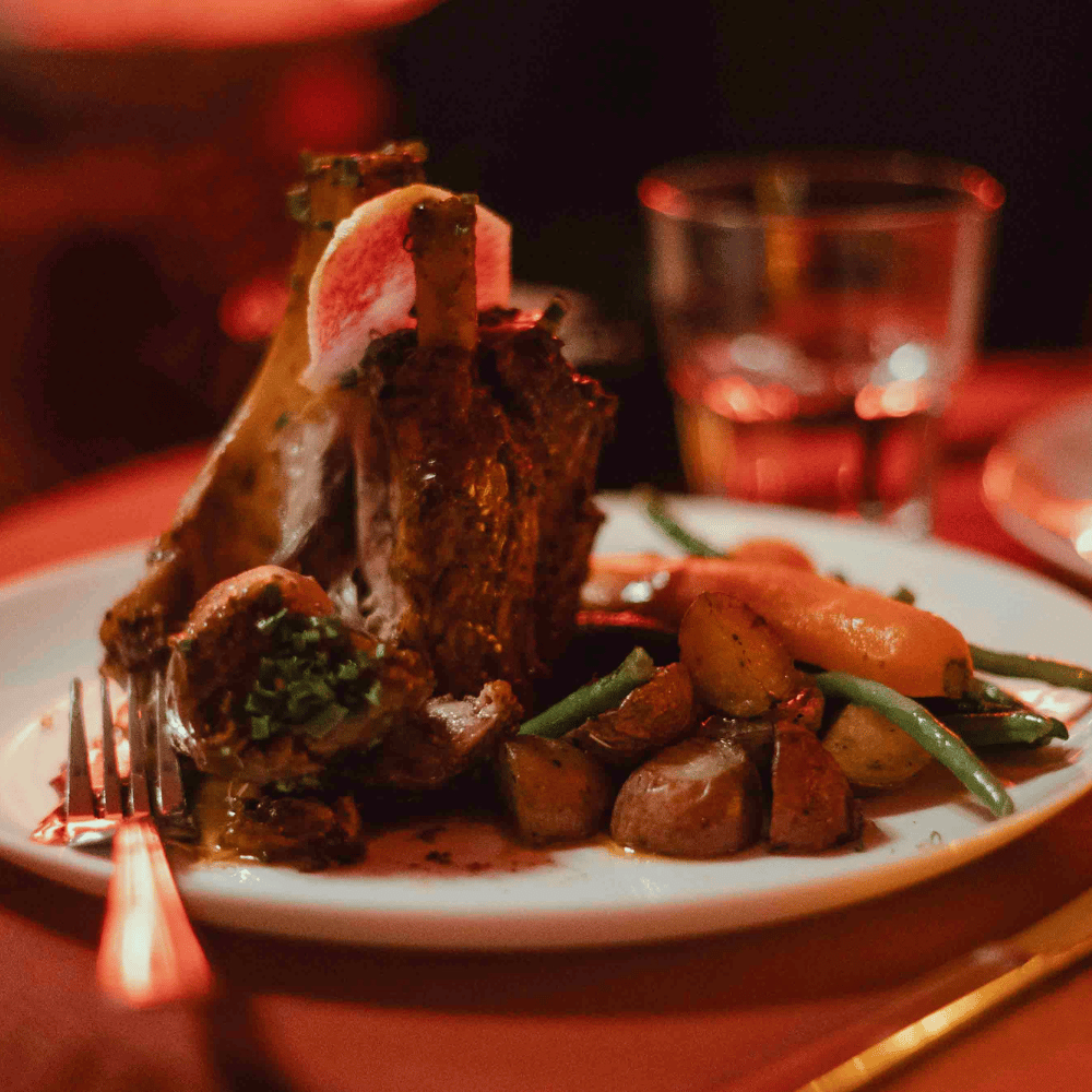 Show and table d'hôte for 2 people - Le Balcon Cabaret Chic