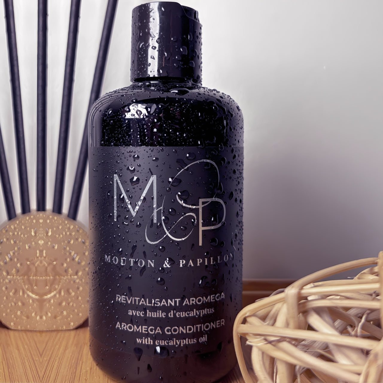 REVITALISANT AROMEGA AVEC HUILE D’EUCALYPTUS - 355 ML