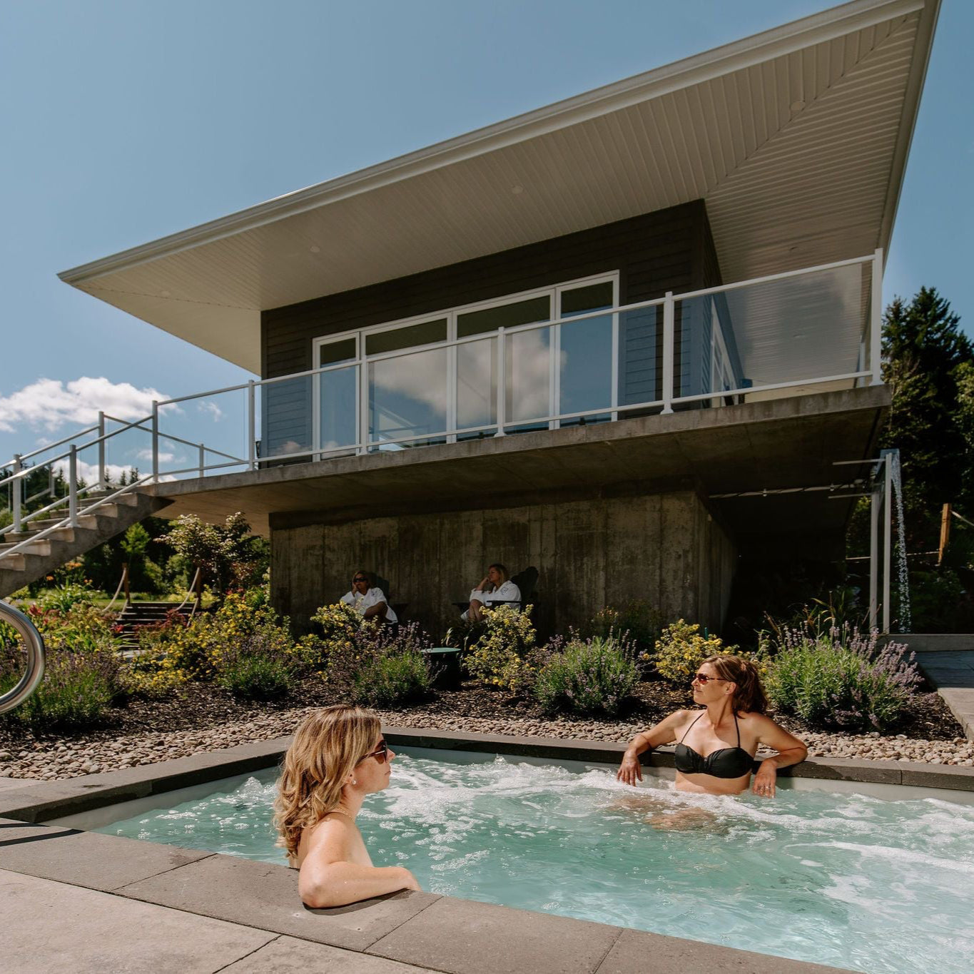 Overnight stay and massage for 2 people - Le Sainte-Hélène Auberge and Nordic Spa
