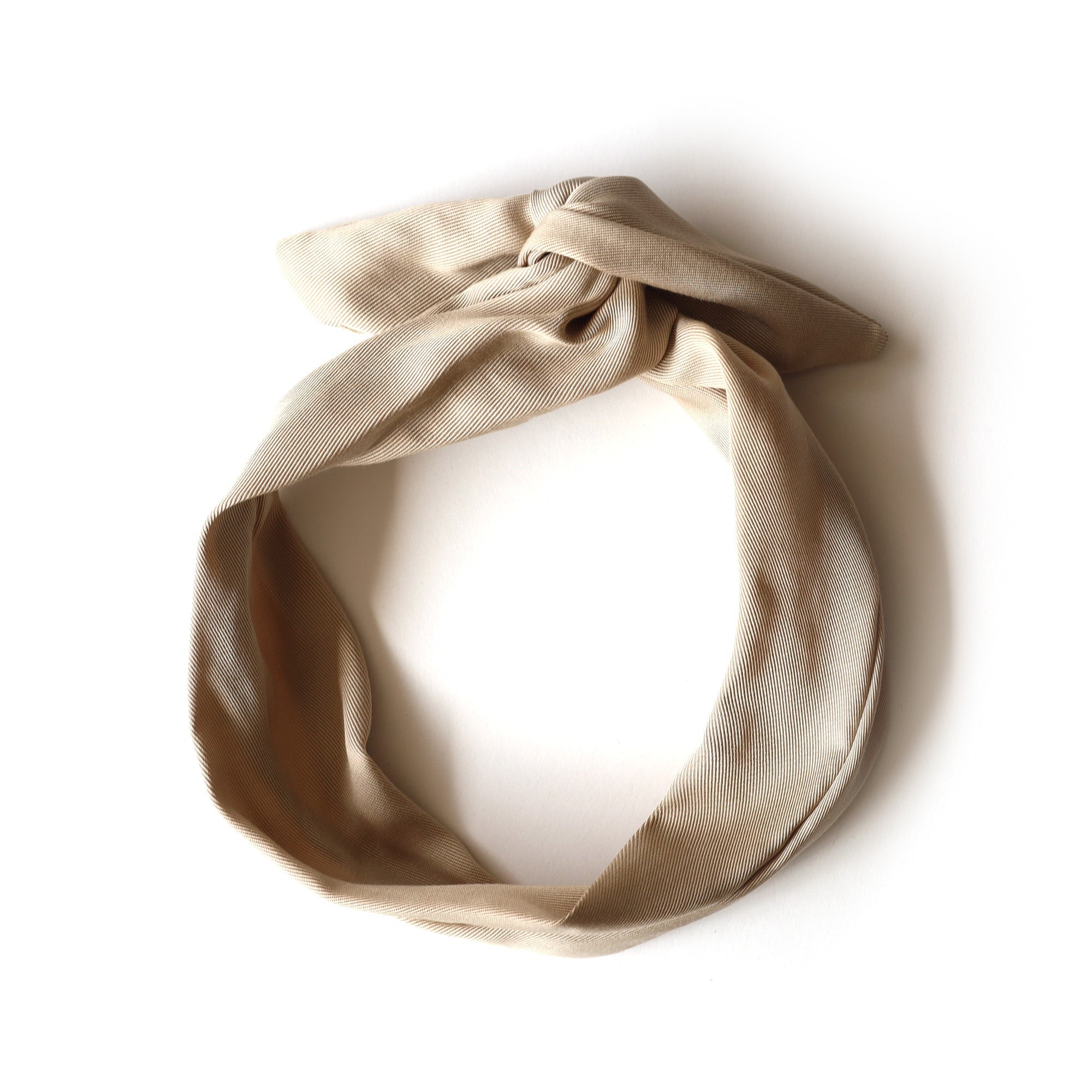 Bandeau à torsader avec tige de métal intégrée