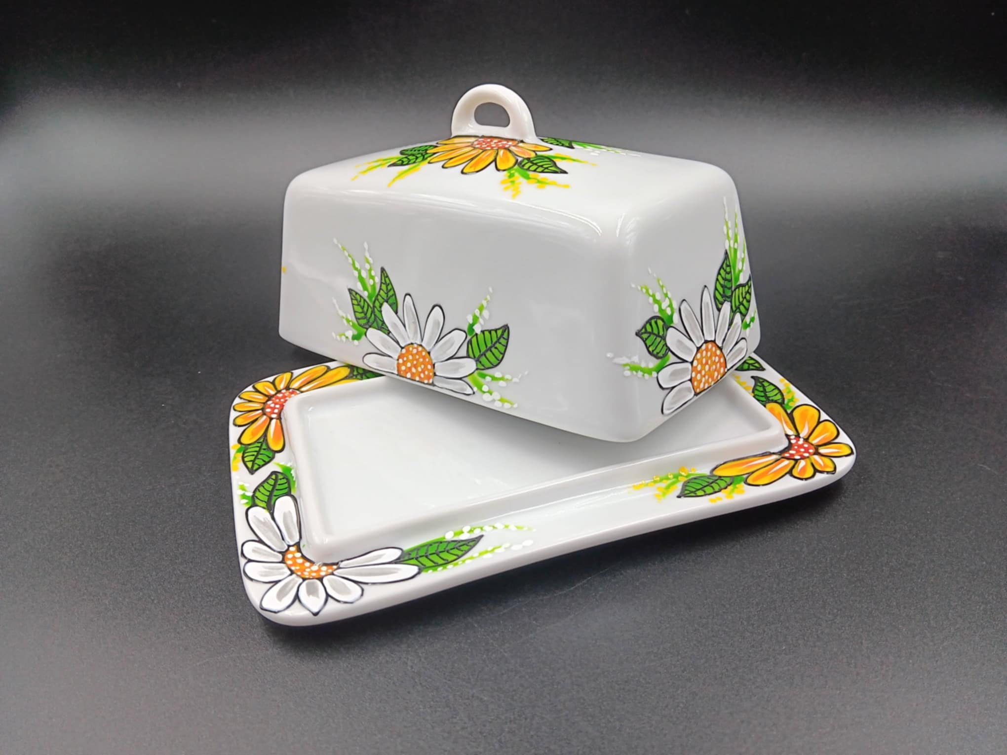 Beurrier porcelaine marguerites jaunes et blanches