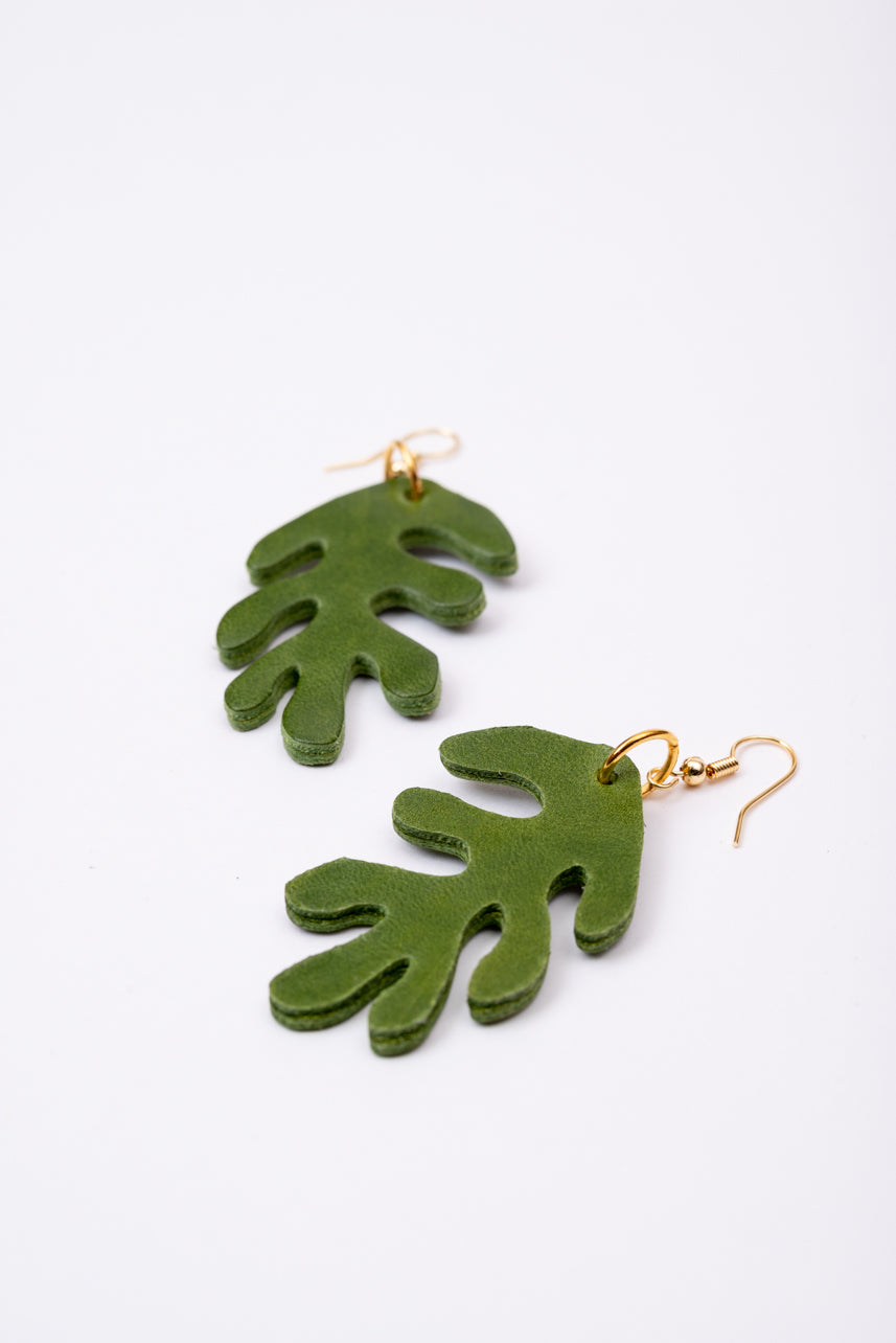 Boucles d'oreilles en cuir de forme organique modèle CORAIL