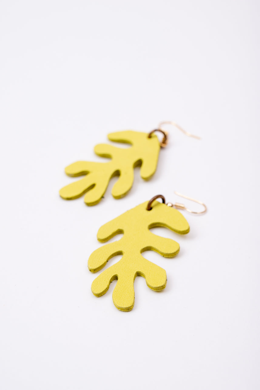 Boucles d'oreilles en cuir de forme organique modèle CORAIL