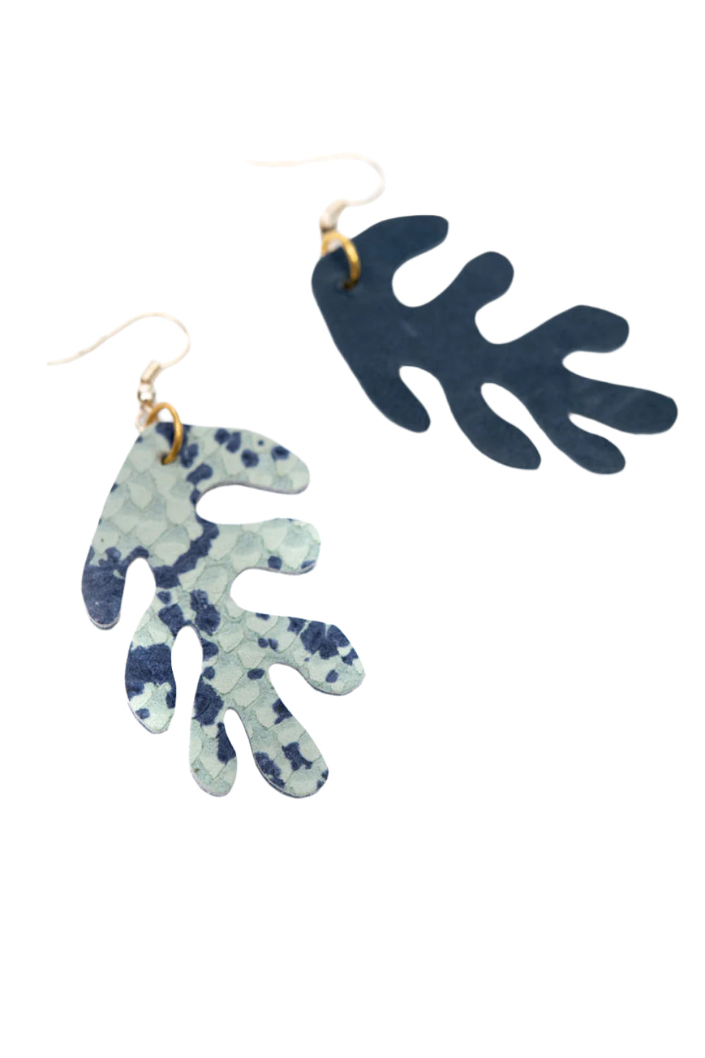 Boucles d'oreilles en cuir de forme organique modèle CORAIL