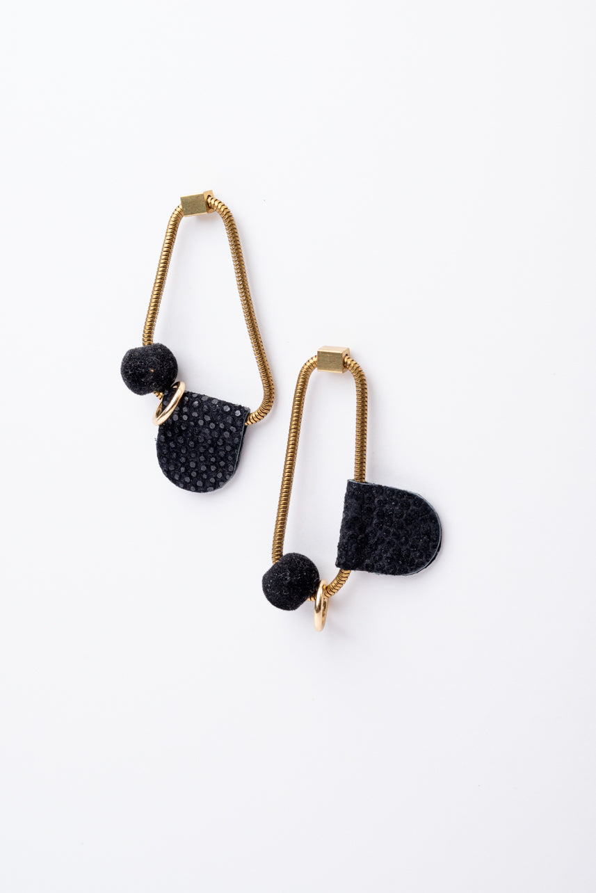Boucles d'oreilles formes et figures en cuir modèle PICASSO