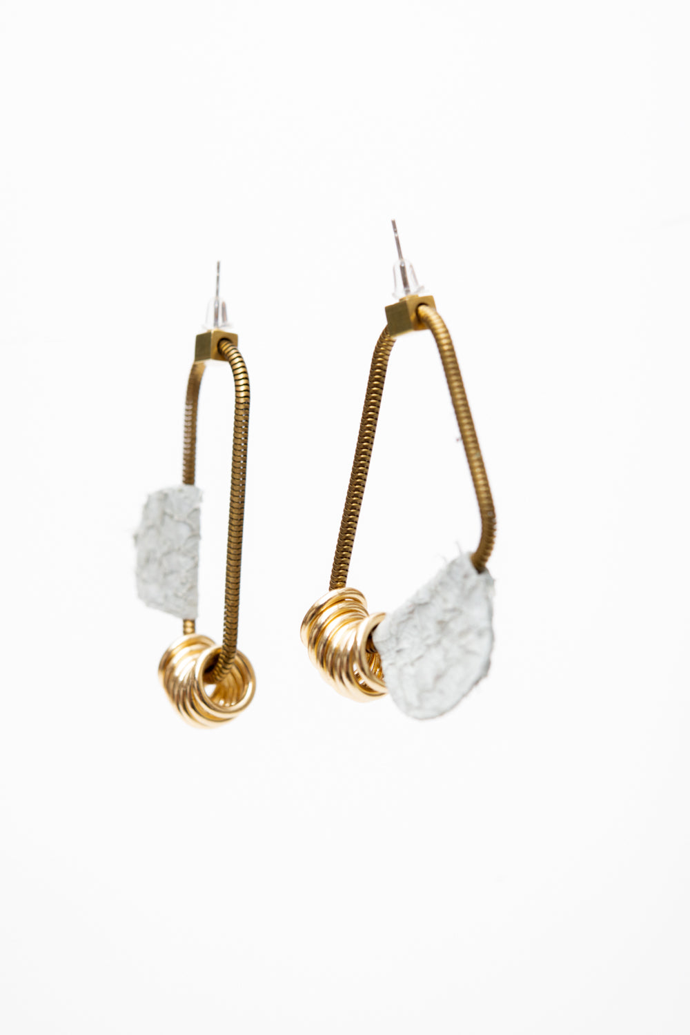 Boucles d'oreilles formes et figures en cuir modèle PICASSO