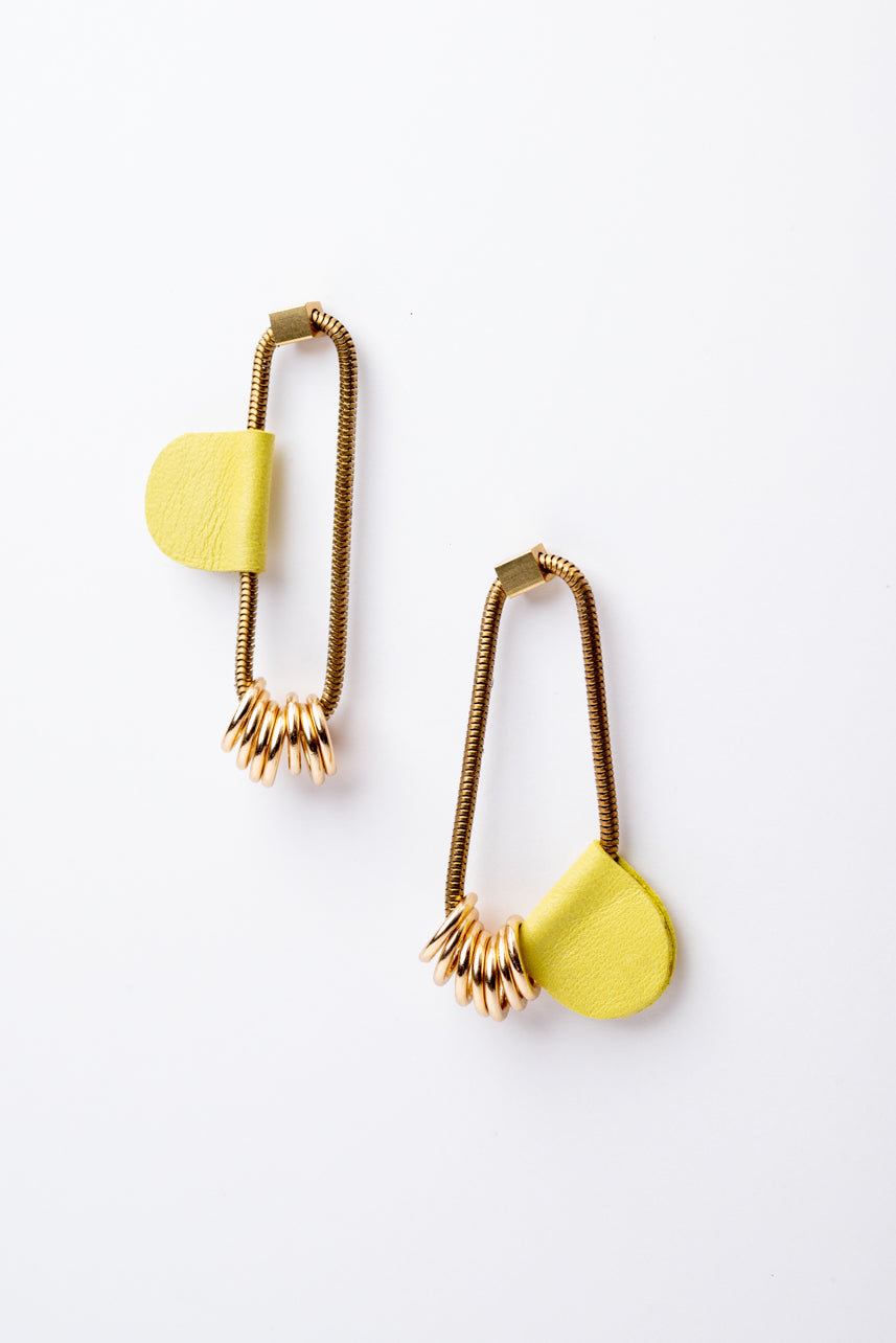 Boucles d'oreilles formes et figures en cuir modèle PICASSO