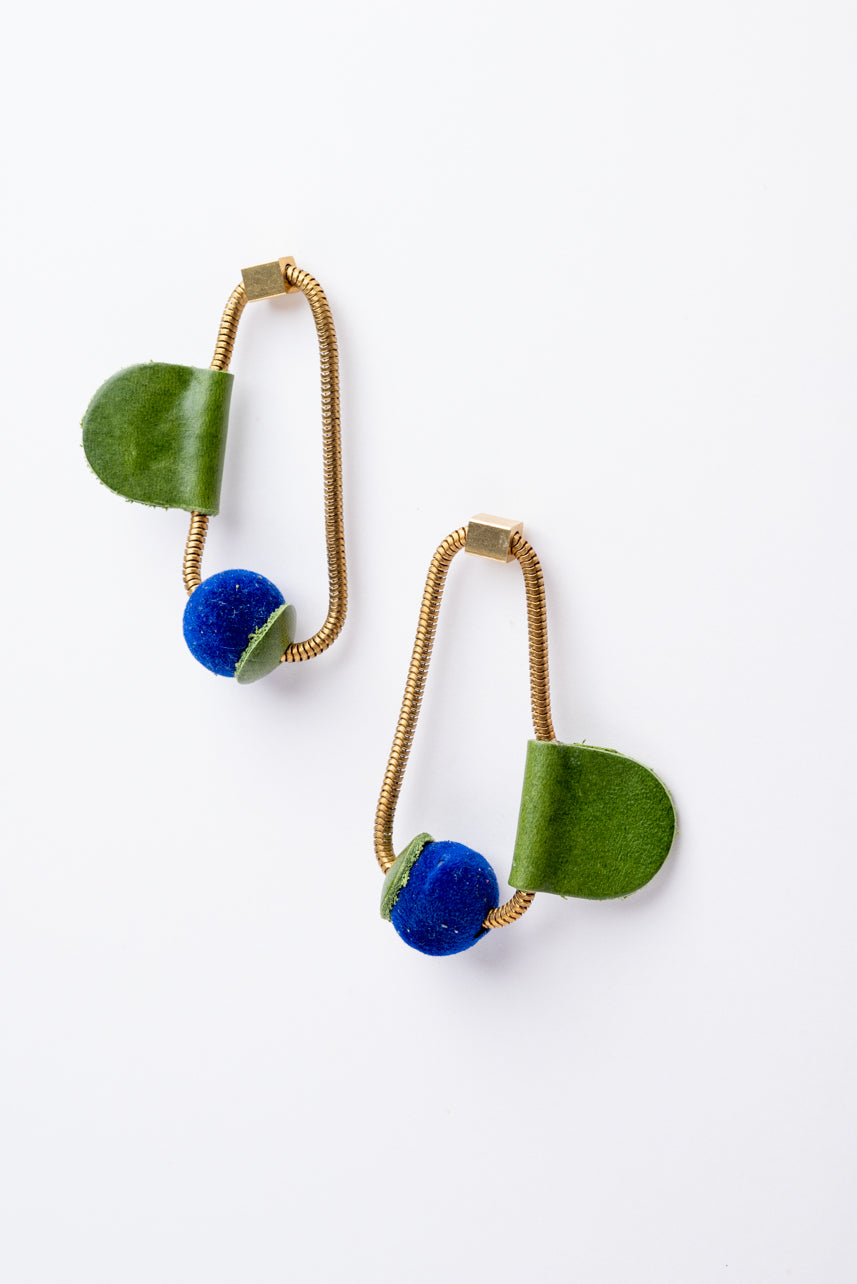 Boucles d'oreilles formes et figures en cuir modèle PICASSO