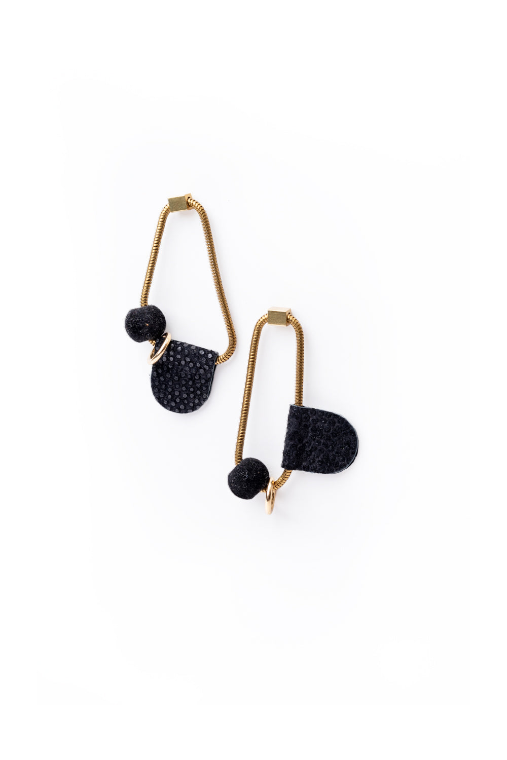 Boucles d'oreilles formes et figures en cuir modèle PICASSO
