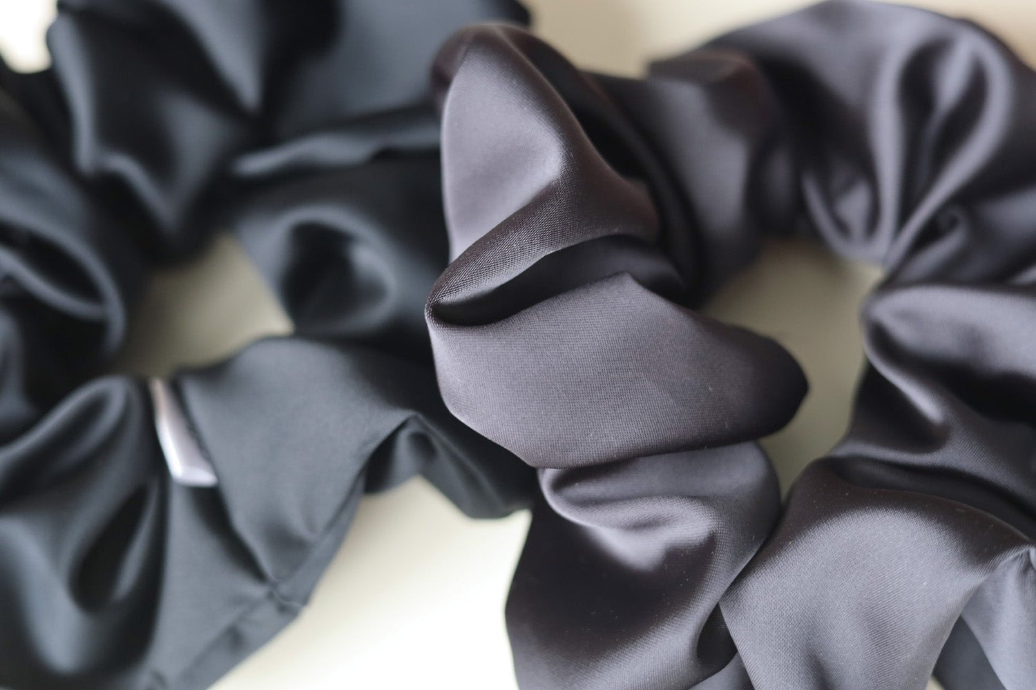 Chouchou large en satin certifié