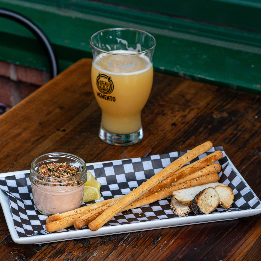 Beers and a sharing platter for 2 people - Memento! Artisanal Brewery