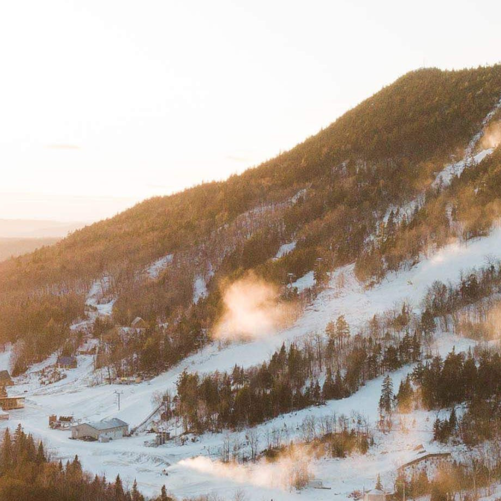 Overnight stay in a Coolbox at Mont Adstock for 1 to 4 people - Coolbox