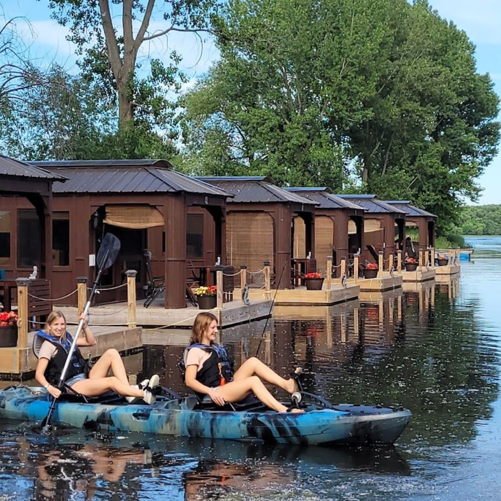 A sweet night on the water for two - Aloberge
