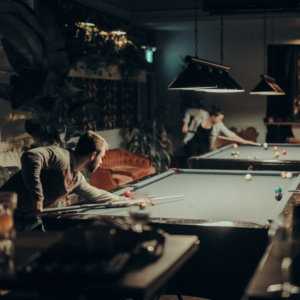 Billiards and cocktails for 4 people - Madame Bovary