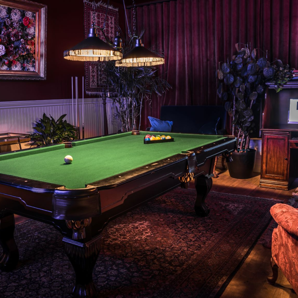 Billiards and cocktails for 4 people - Madame Bovary