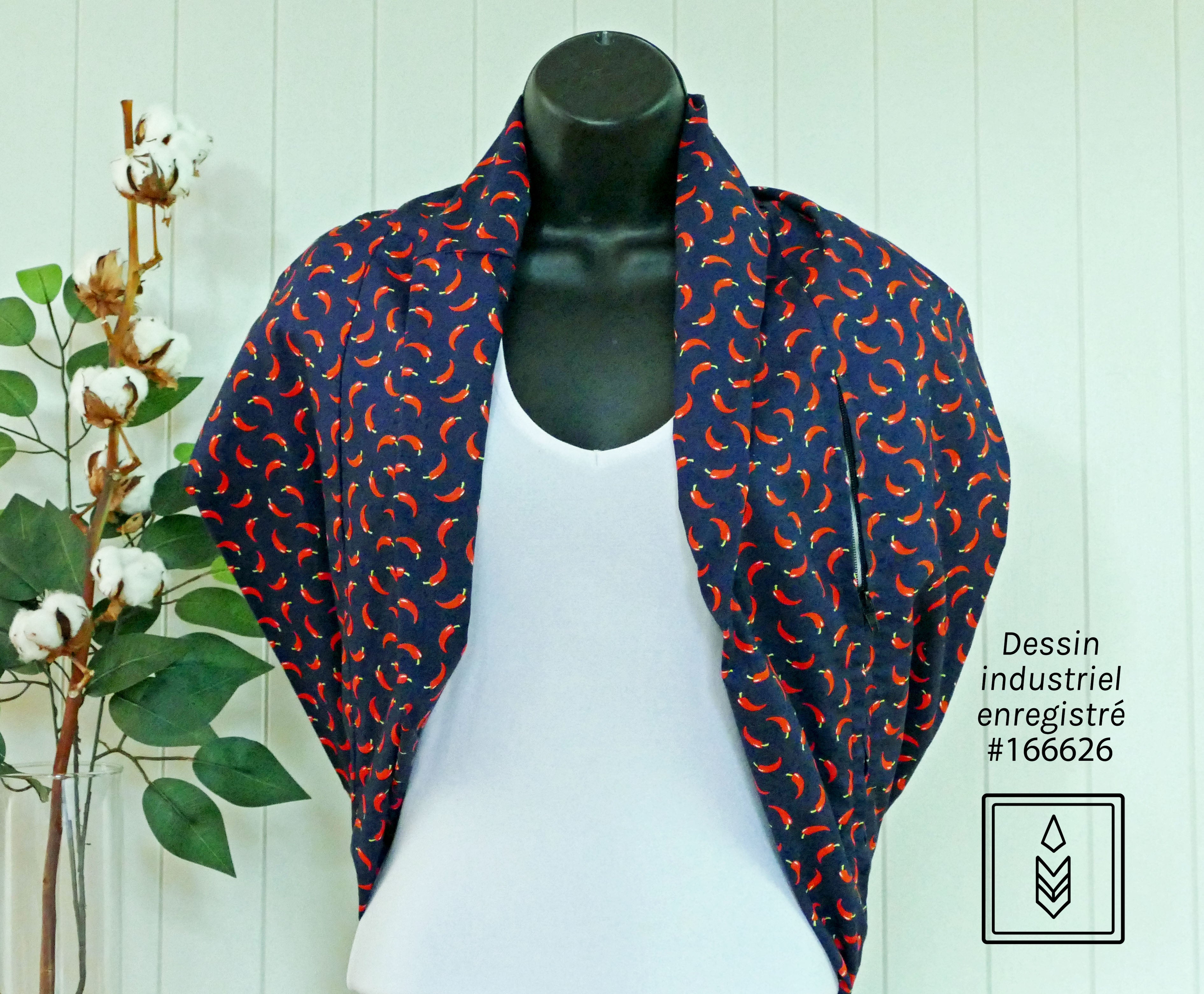 Foulard bleu foncé aux motifs de piments forts