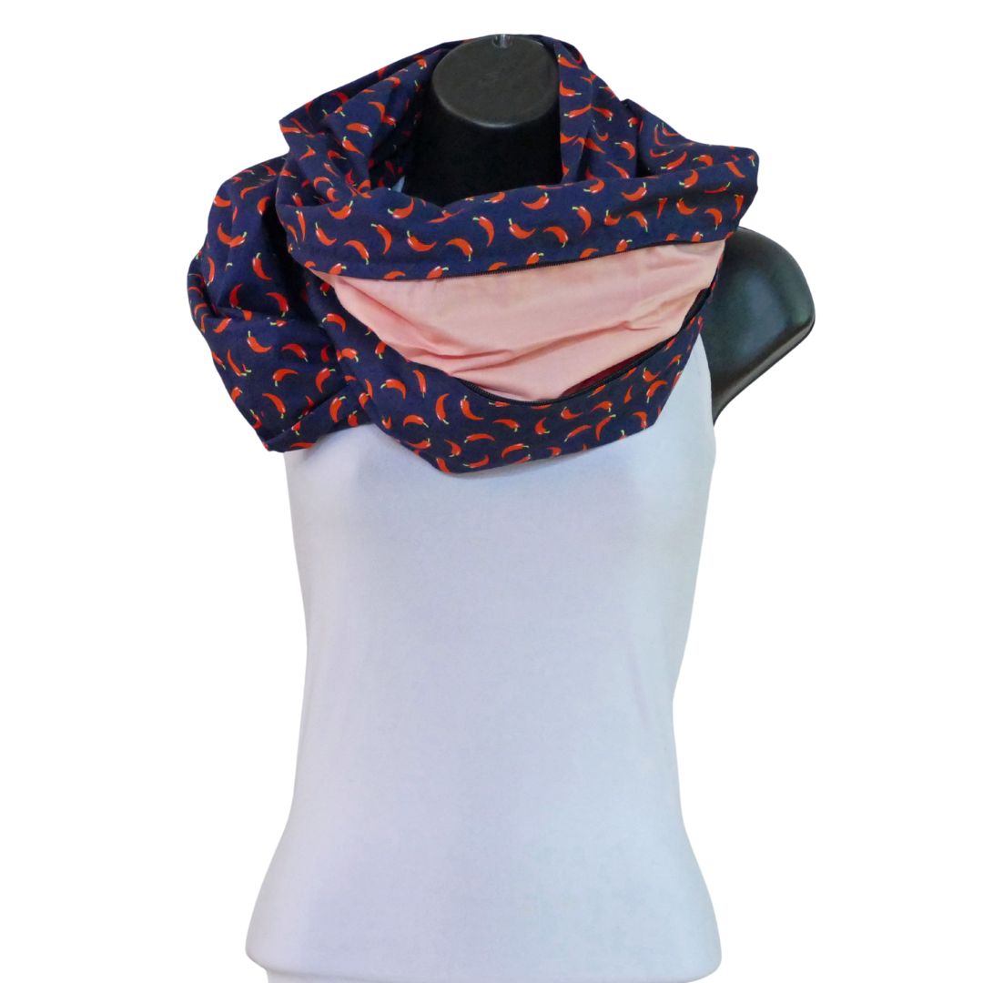 Foulard bleu foncé aux motifs de piments forts