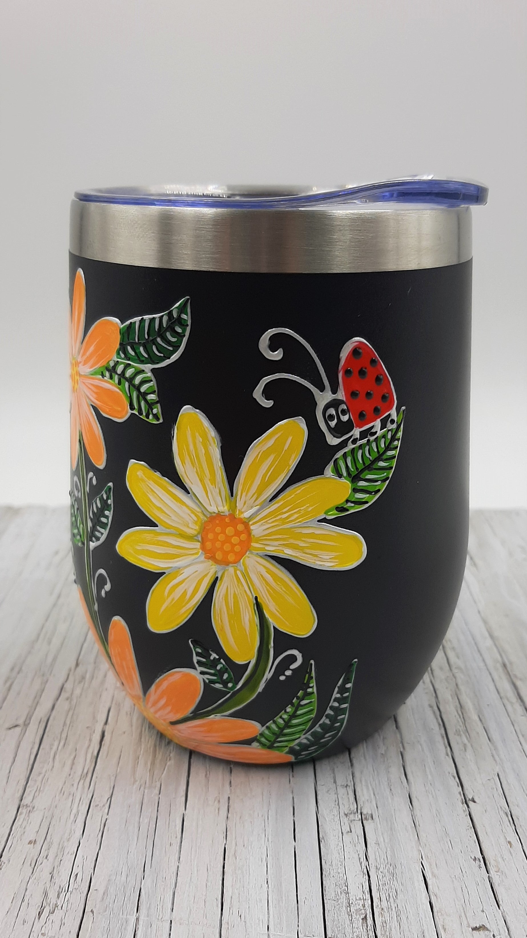 Gobelet isotherme marguerites jaunes et oranges sur fond noir 12oz (355ml)