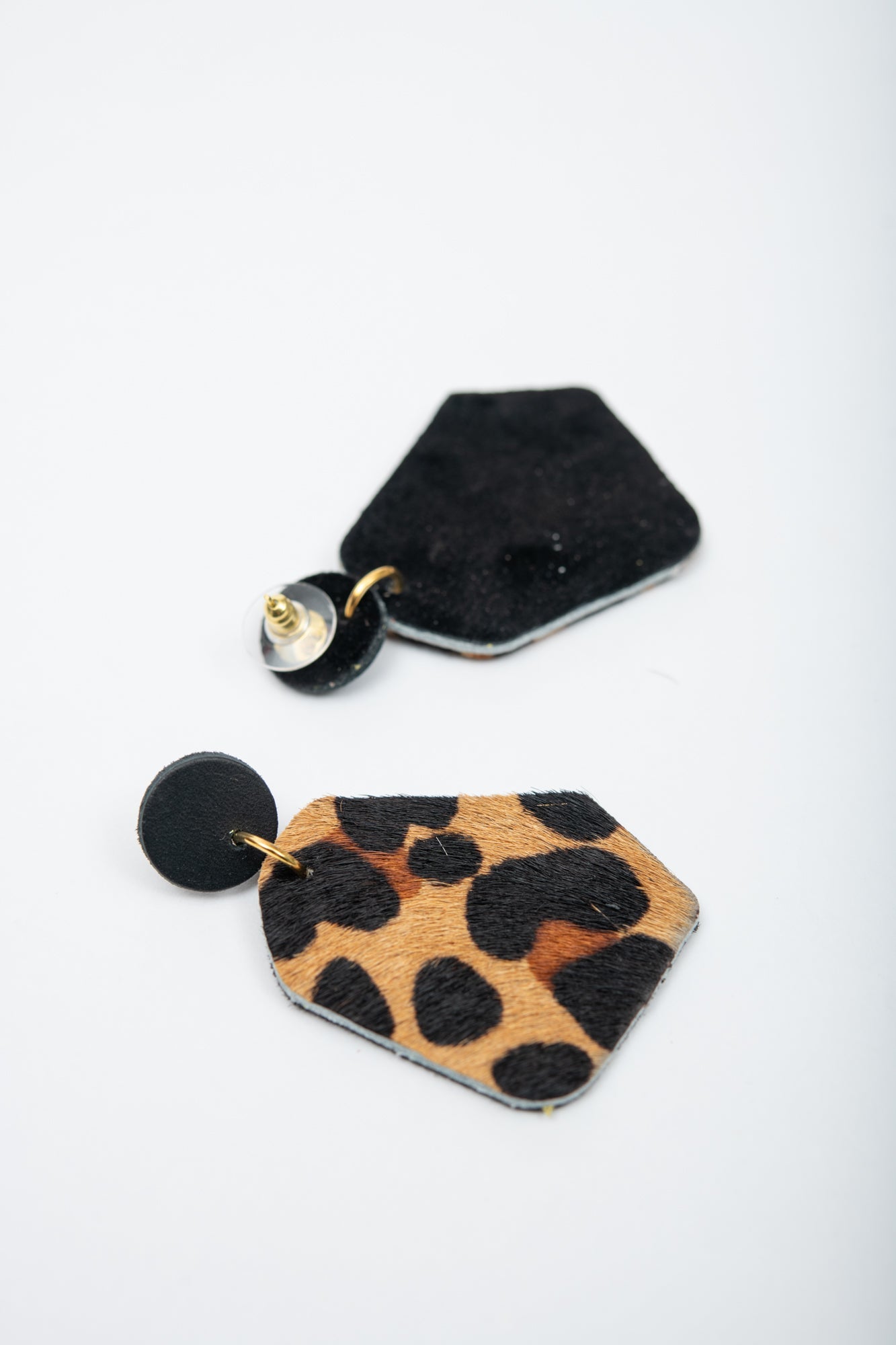 Granges boucles d'oreilles géométriques en cuir modèle DÉLIMA