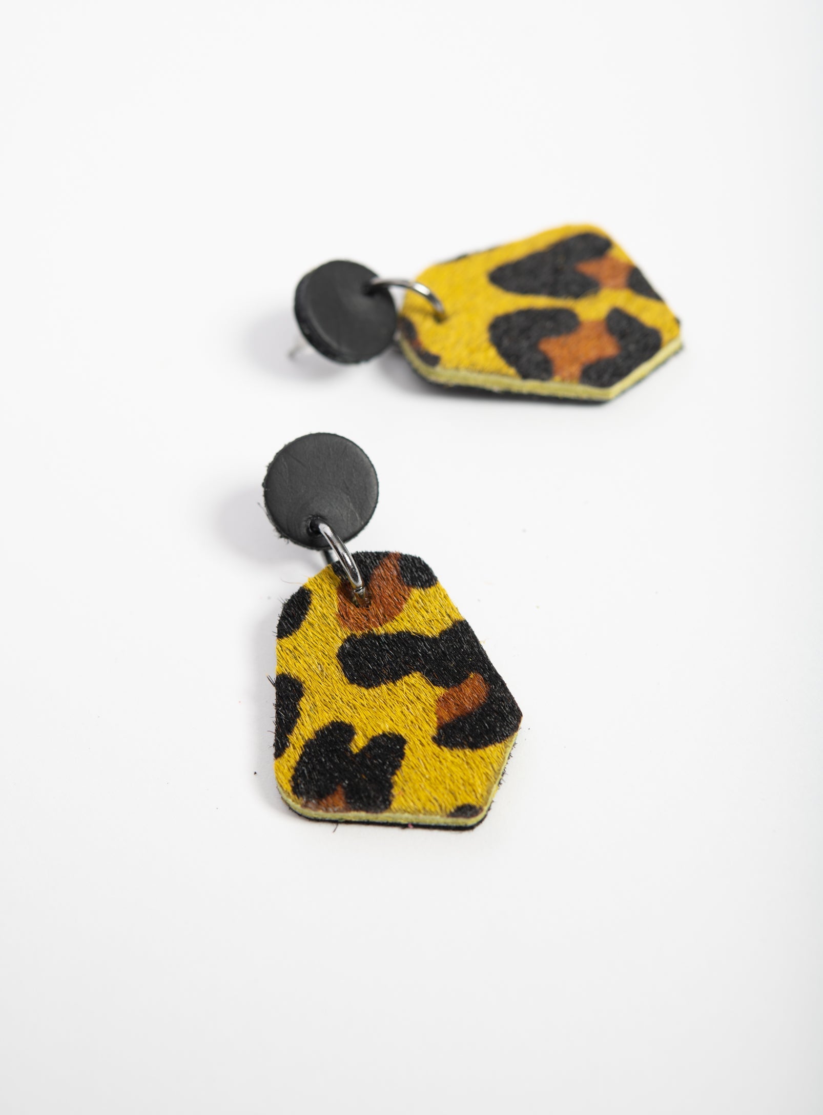 Granges boucles d'oreilles géométriques en cuir modèle DÉLIMA