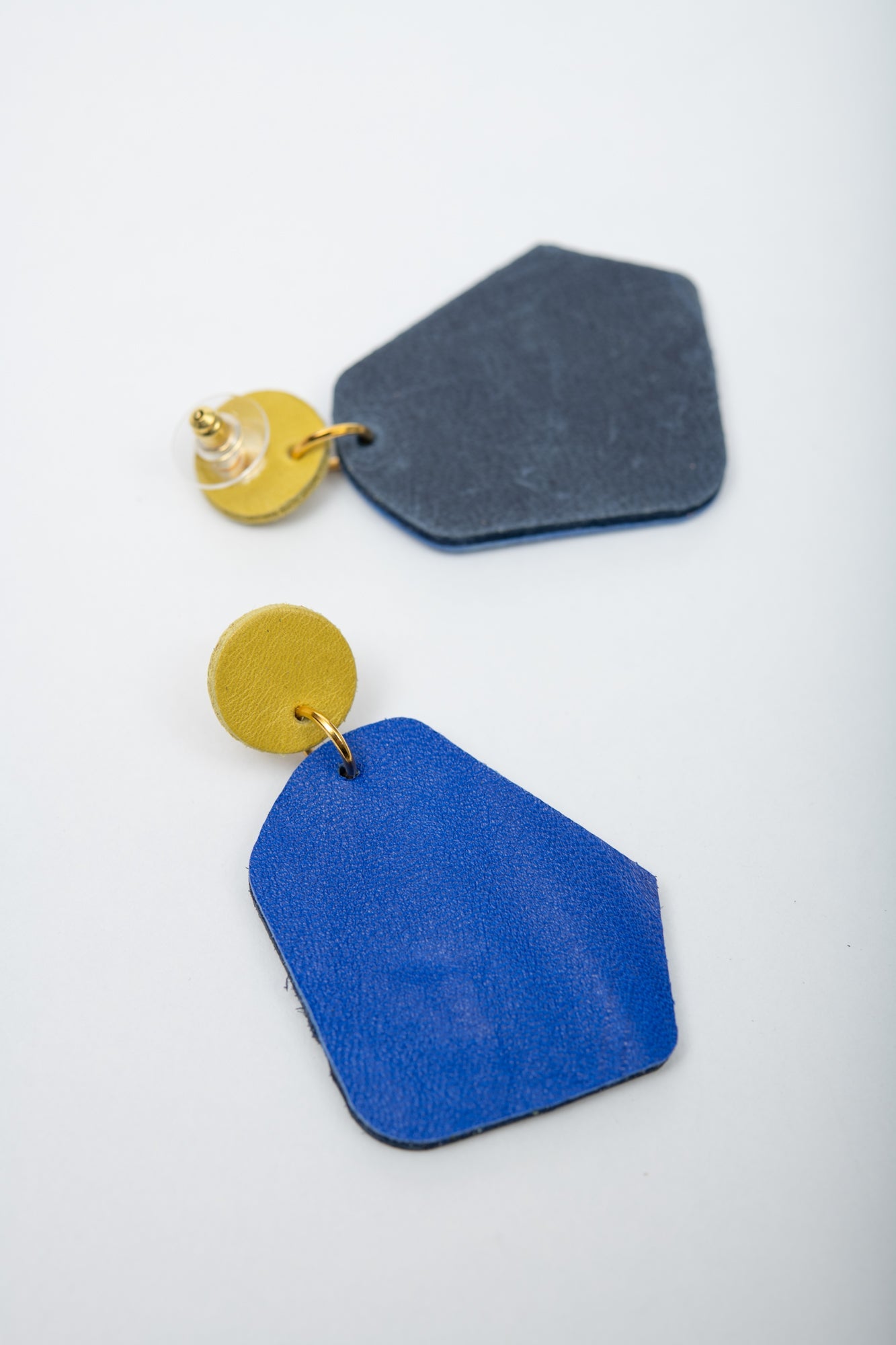 Granges boucles d'oreilles géométriques en cuir modèle DÉLIMA