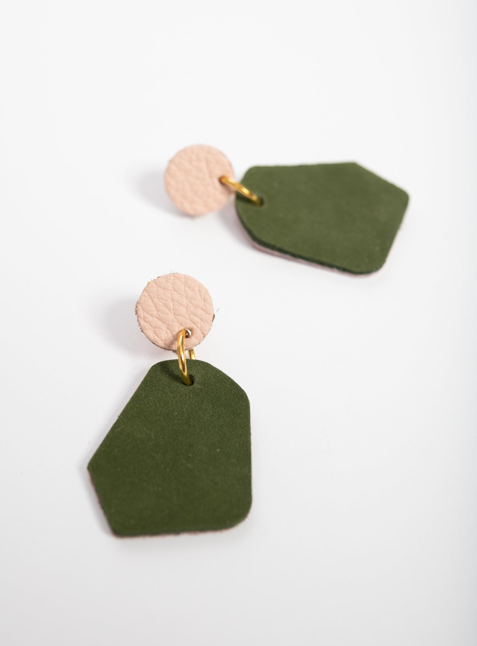 Granges boucles d'oreilles géométriques en cuir modèle DÉLIMA