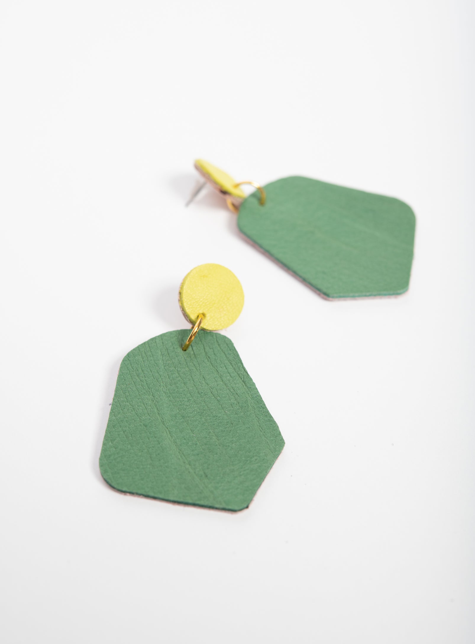 Granges boucles d'oreilles géométriques en cuir modèle DÉLIMA