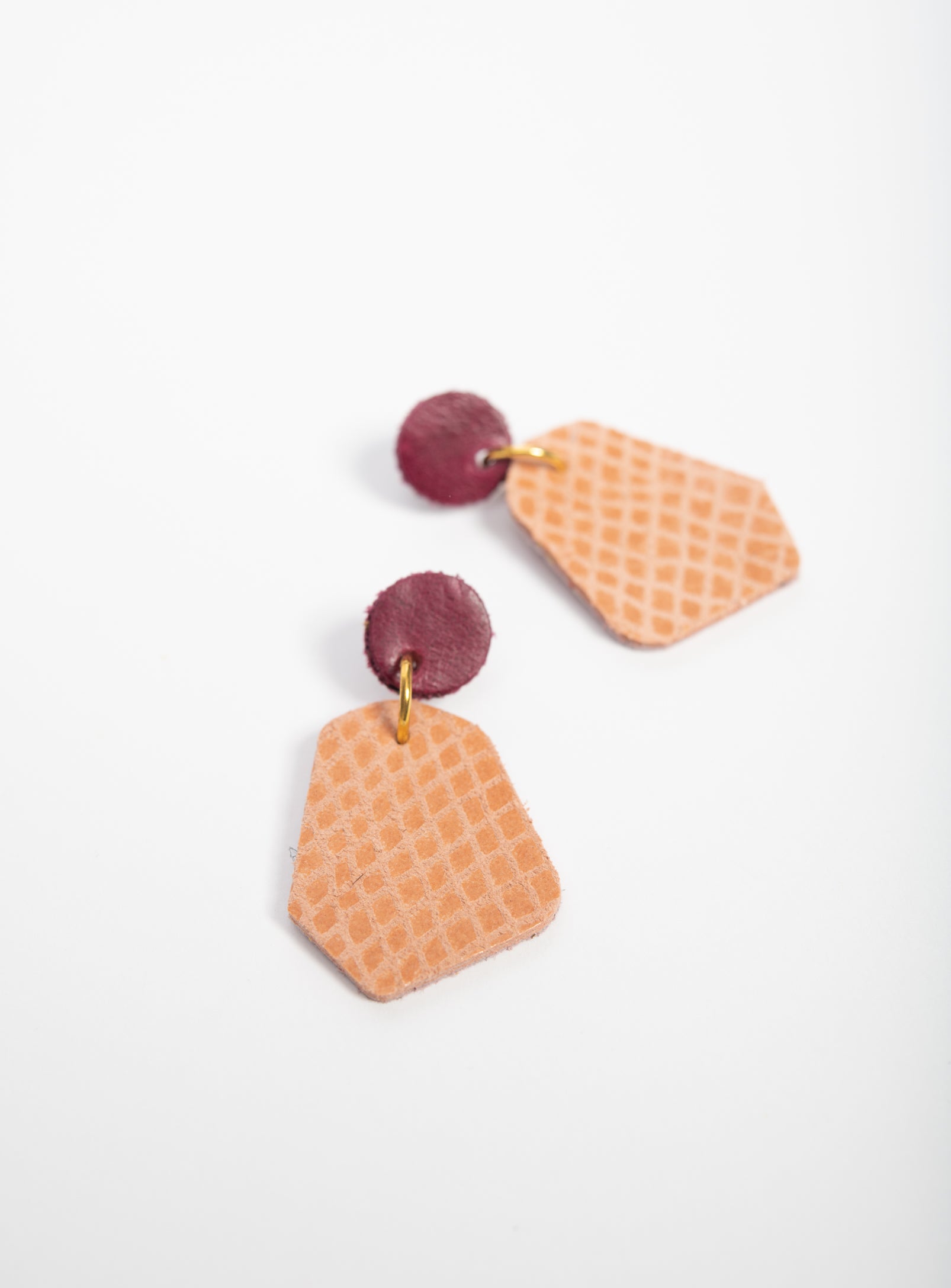 Granges boucles d'oreilles géométriques en cuir modèle DÉLIMA