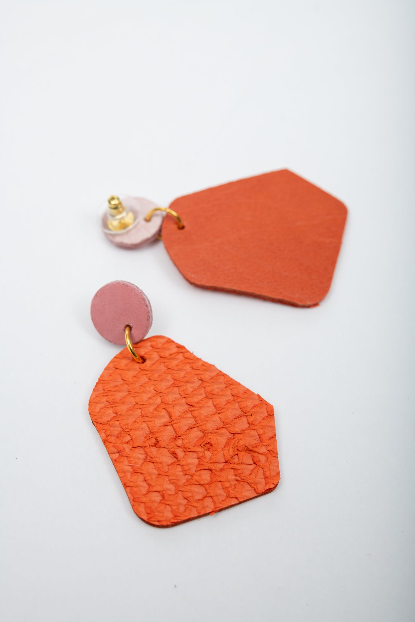 Granges boucles d'oreilles géométriques en cuir modèle DÉLIMA