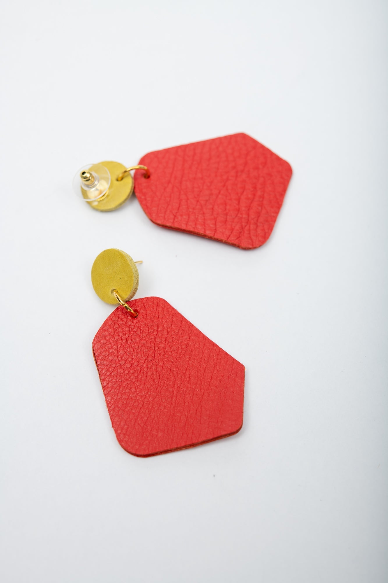 Granges boucles d'oreilles géométriques en cuir modèle DÉLIMA