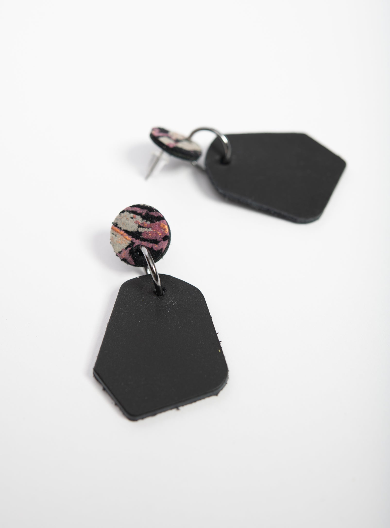 Granges boucles d'oreilles géométriques en cuir modèle DÉLIMA