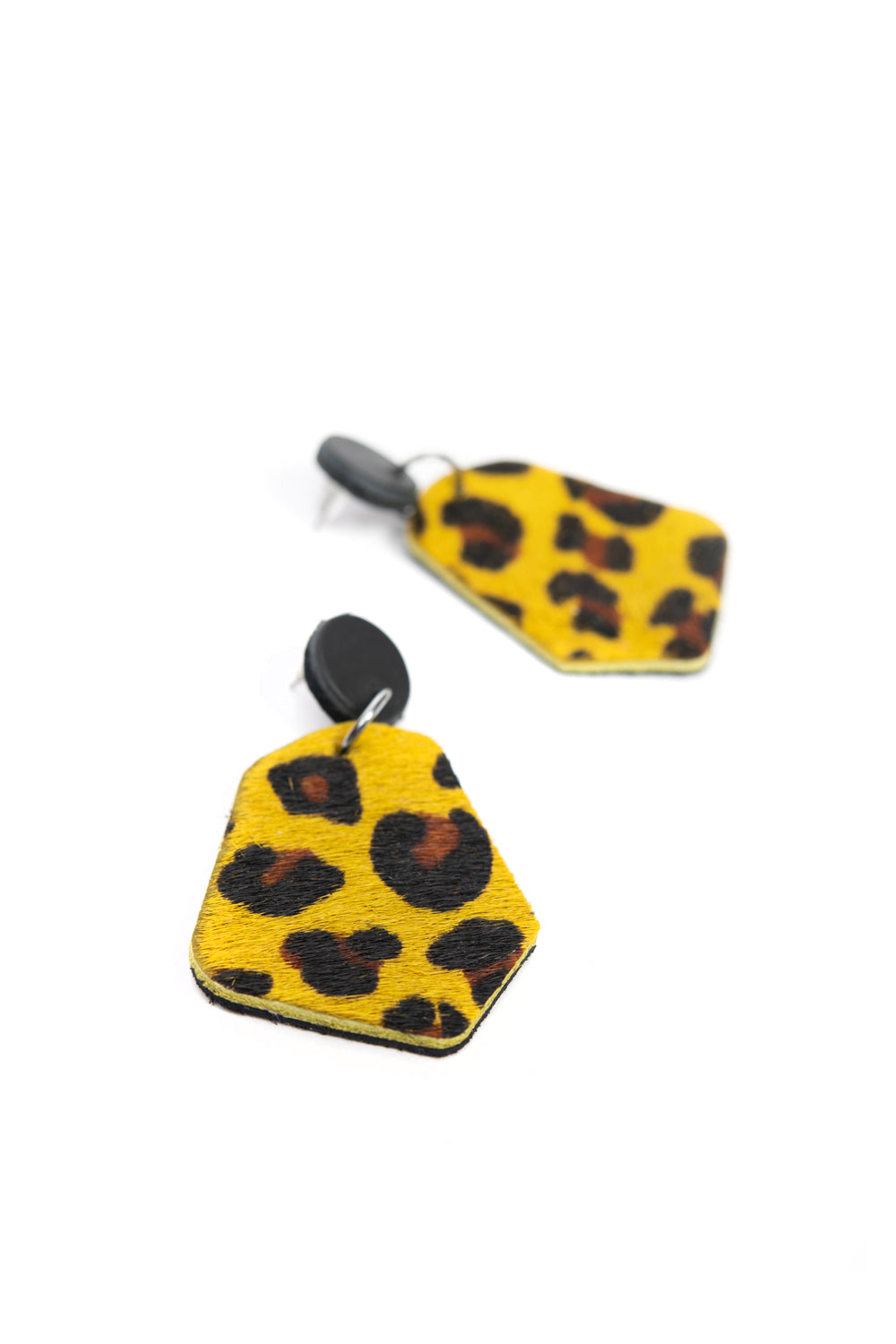 Granges boucles d'oreilles géométriques en cuir modèle DÉLIMA